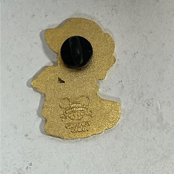 Pirates of the Caribbean Redheaded Minnie Mouse 2006 Open Ed Pin #45874 - Picture 2 of 3